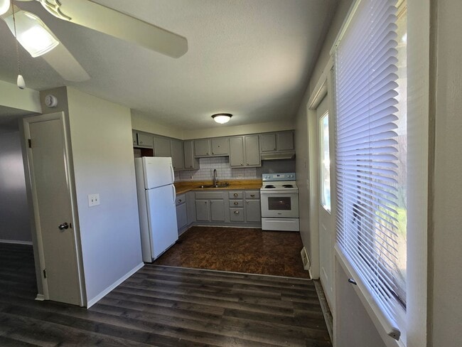 Building Photo - YOU2618