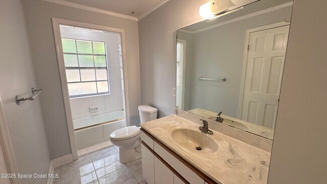 Building Photo - 301 Nesbitt St