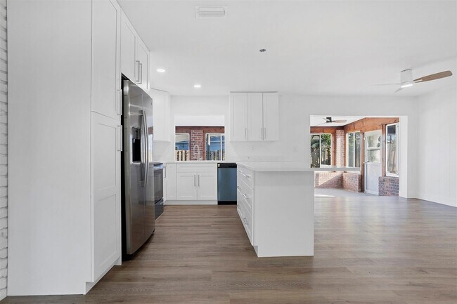 Building Photo - 7841 NW 46th St