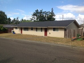Building Photo - 1728 - Arthur Street Duplex