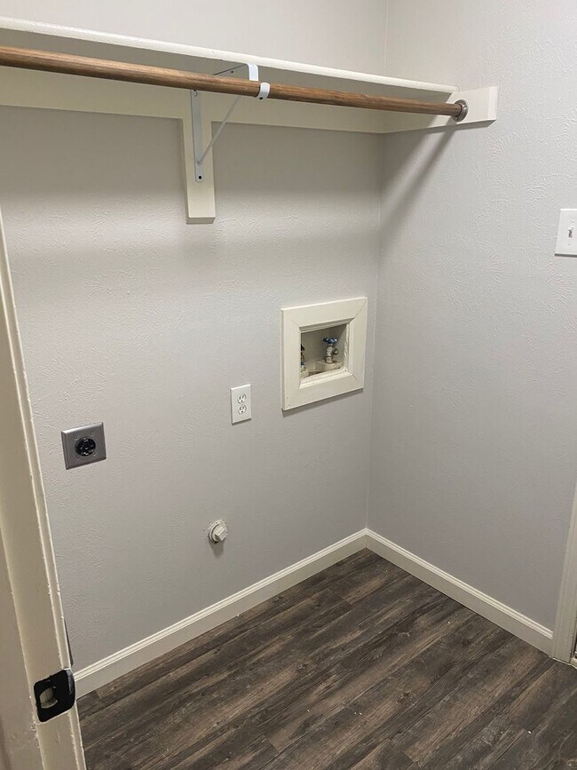 Building Photo - 318 Spanish Moss Dr