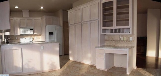 Building Photo - Canyon Lakes Home for Rent
