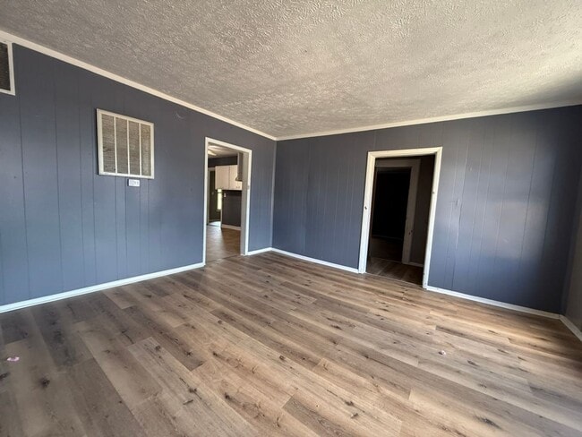 Building Photo - Charming Home Available