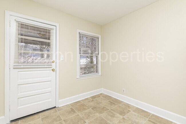 Building Photo - 4622-4624 Arlington Street - Inside CoC - R09216-08-01