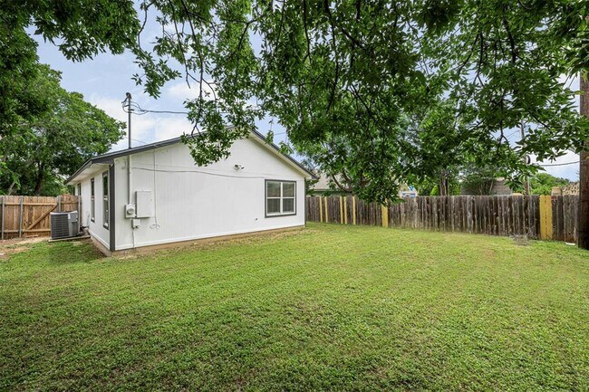 Building Photo - 613 Broken Bow Dr