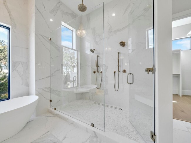 Building Photo - 330 Kelly Plantation Dr