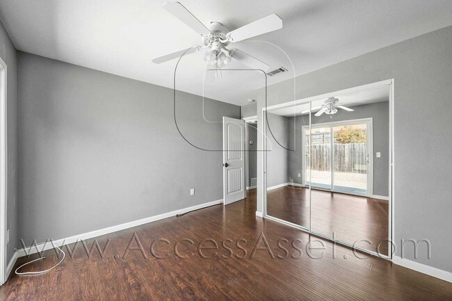 Building Photo - Charming Oceanside Retreat Near Camp Pendleton