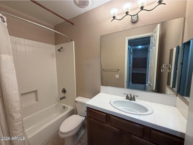Building Photo - 421 W Wisteria Pl