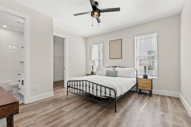 Building Photo - 3 Bedroom Townhouse in Tampa Heights