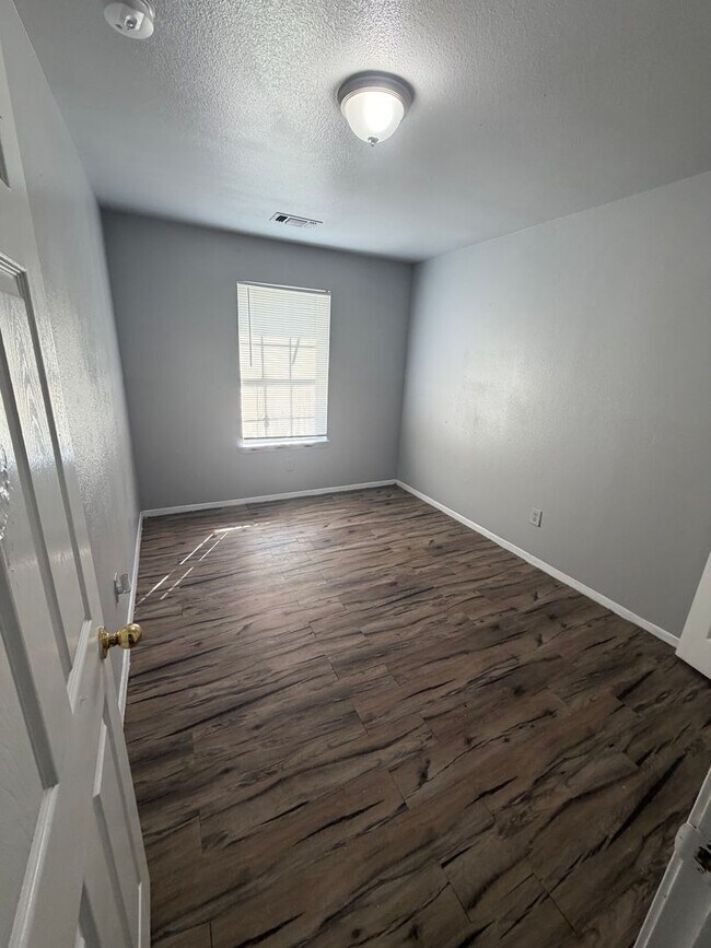 Building Photo - 5104-5106 Chapman St