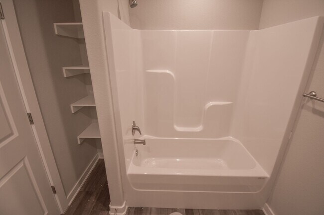 Building Photo - Beautiful 3 Bedroom 2 Bath Home in Farmington!