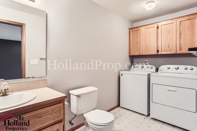 Building Photo - Wonderful 3 Bedroom Hillsboro Home!