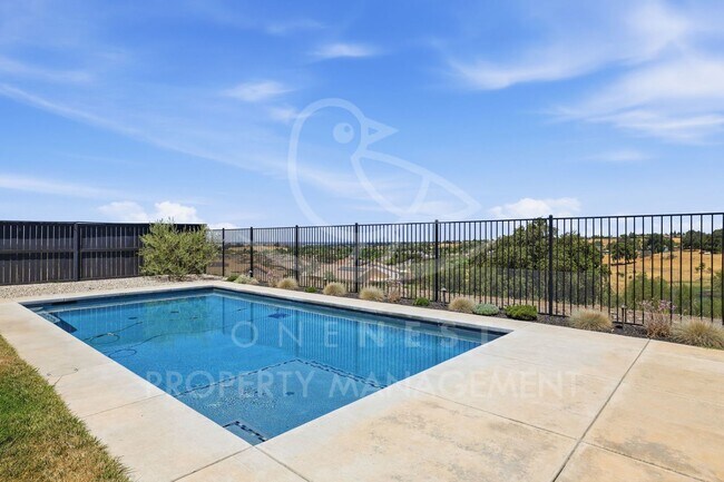 Building Photo - 2532 Eastridge Dr