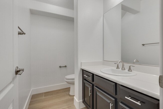 Building Photo - Welcome to your dream home located in the prestigious guard-gated community of Tuscany in Henderson!