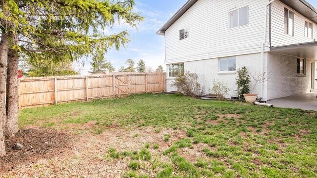 Building Photo - 10490 W Dakota Ave