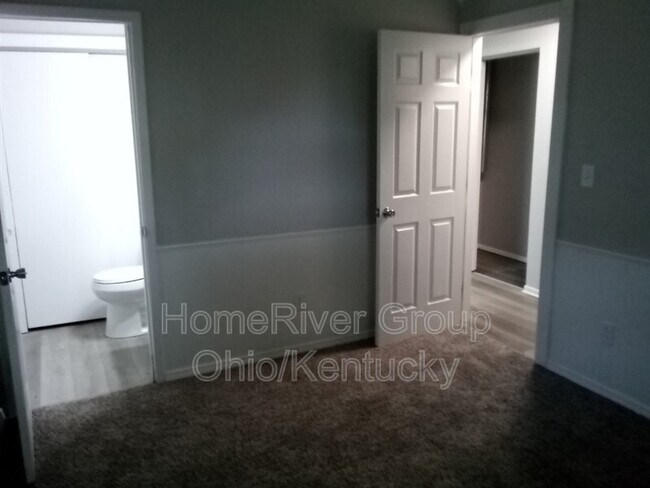 Building Photo - 973 Deerfield Ct