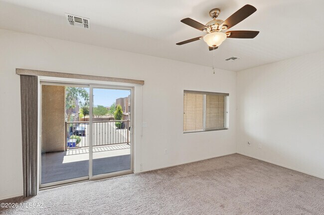 Building Photo - 4162 N Thurston Ln