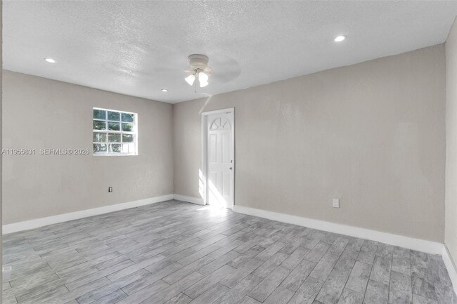 Building Photo - 2921 NW 6th Ct