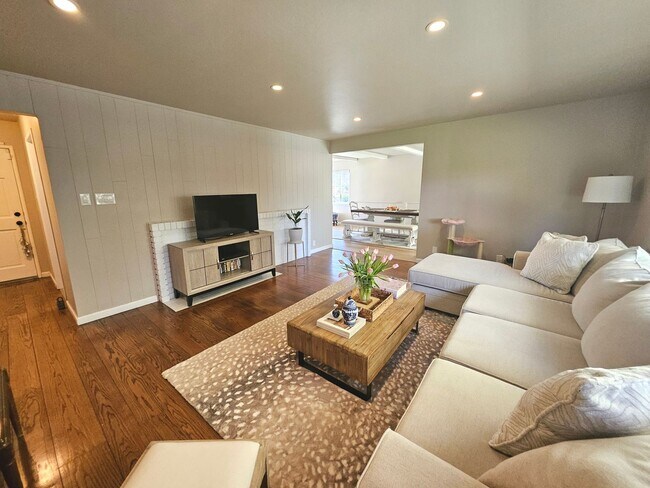 Building Photo - Charming Walnut Creek Ranch-Style Home