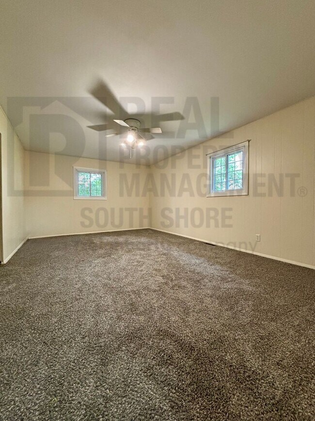 Building Photo - 1513 Monticello Park Dr