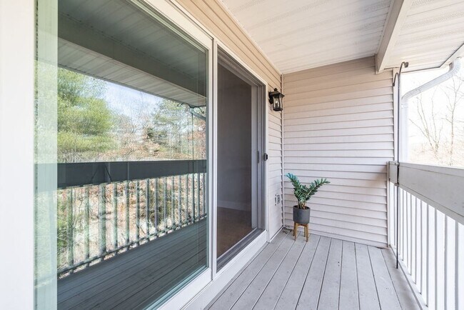 Building Photo - 15 Bower Rd