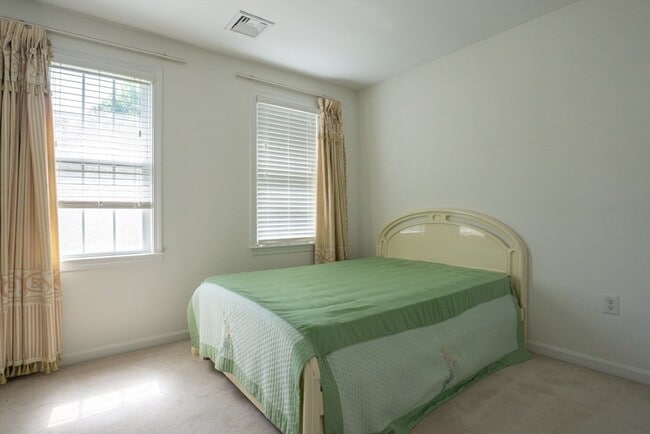 Building Photo - 30 Briarcliff Dr