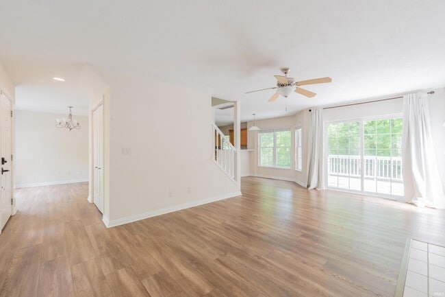 Building Photo - 1115 E Azalea Ln