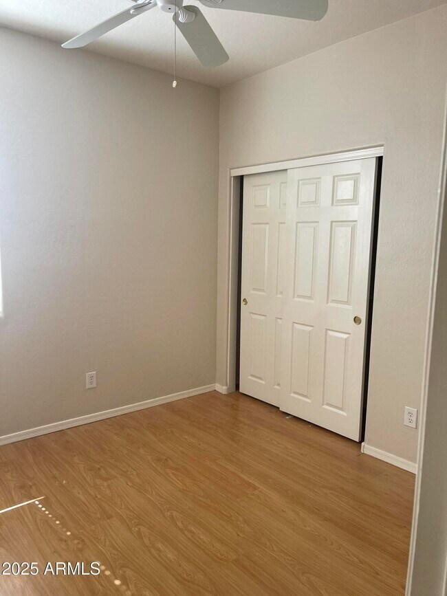 Building Photo - 1528 E Mia Ln