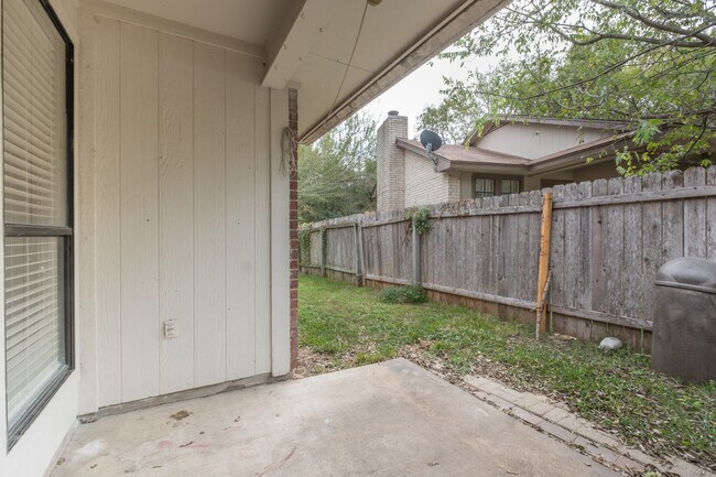 Building Photo - Charming 2-Bedroom, 2-Bath Townhouse in Pflugerville!