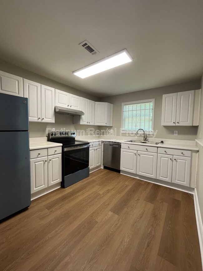 Building Photo - 1135 Coleman St SW