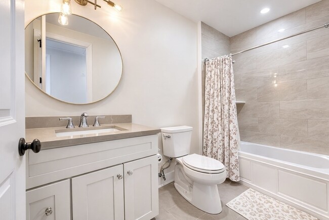 Building Photo - 261 Main St