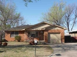 Building Photo - Cozy Family Home