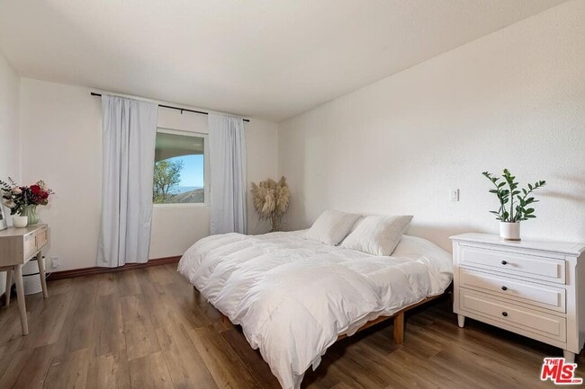 Building Photo - 10827 Pacific View Dr