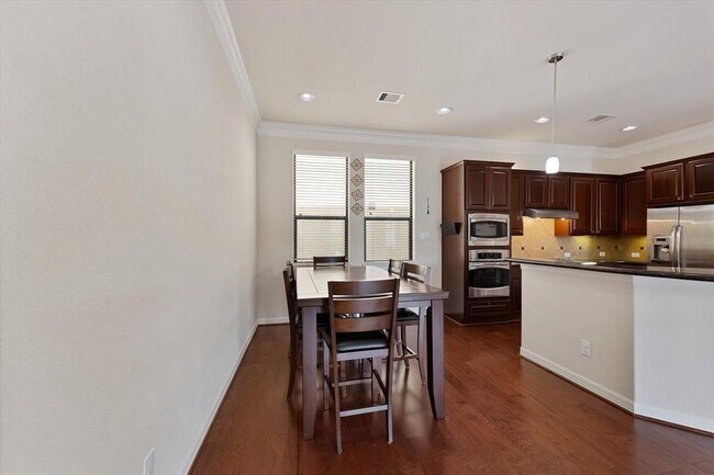 Building Photo - 5502 Lunia Ln