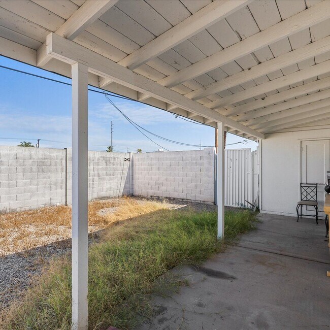 Building Photo - 449 N Drew St E