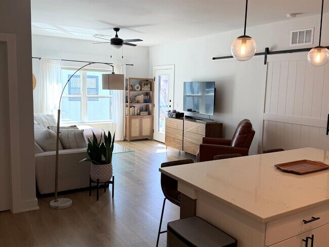 Building Photo - 3101 Govalle Ave