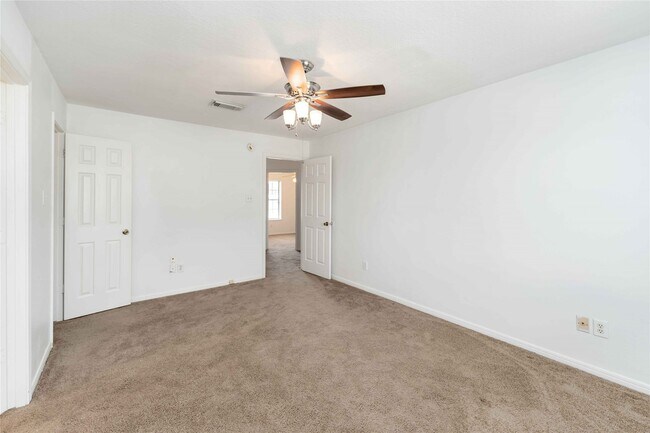 Building Photo - 13834 Trumpetvine St