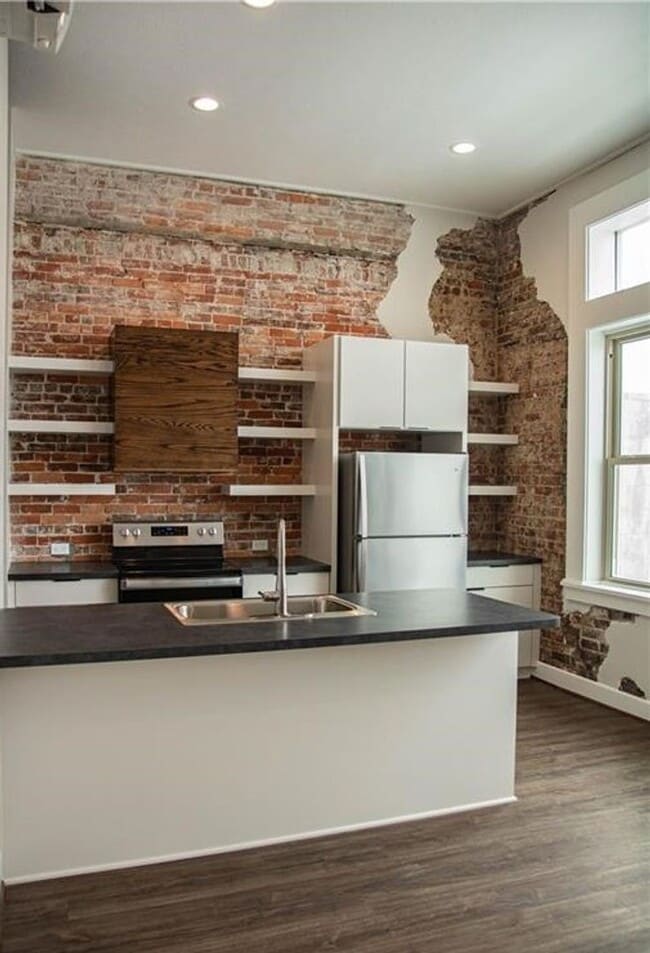 Building Photo - One Bedroom Apartment