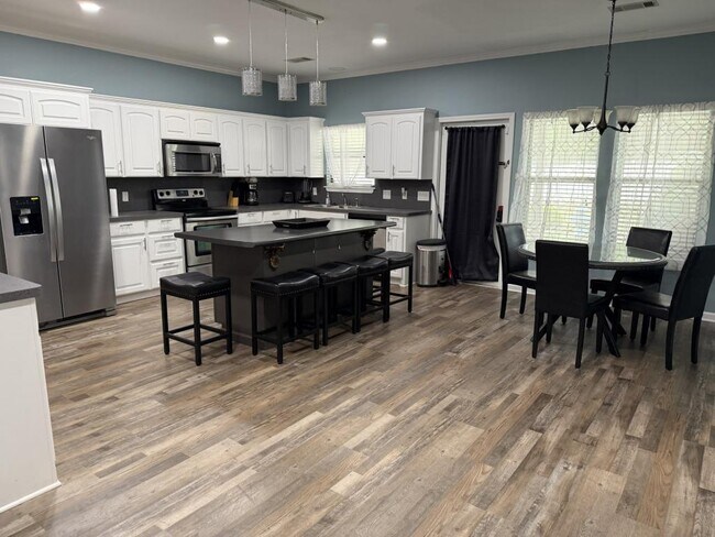Building Photo - 155 Lorelei Cir