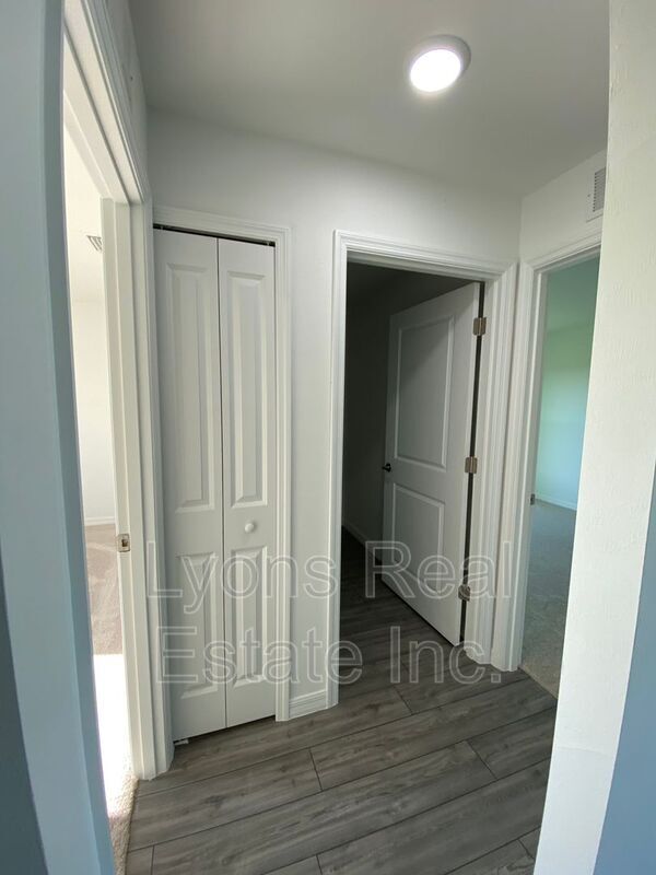 Building Photo - 2744 NE 5th Pl