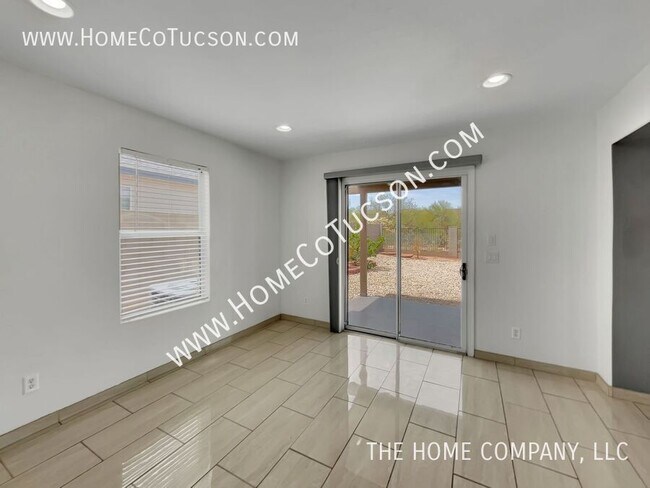 Building Photo - 1034 W Camino Hombre Viejo