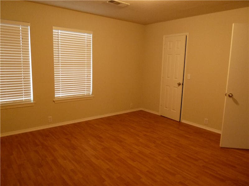 Building Photo - 4203 Falcon Dr