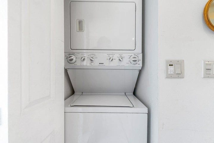 Building Photo - 842 SE 19th Ave