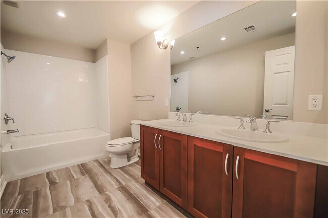 Building Photo - 150 S Las Vegas Blvd