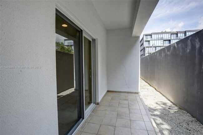 Building Photo - 2699 Tigertail Ave