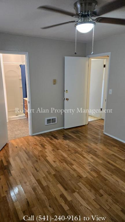 Building Photo - 3302 SW Jay Ave