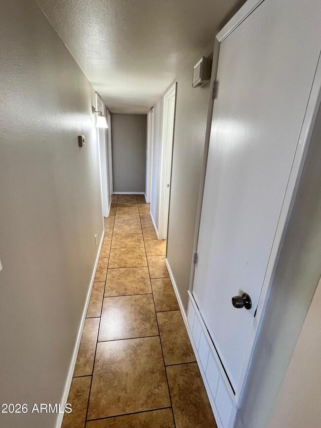 Building Photo - 551 W Gail Dr