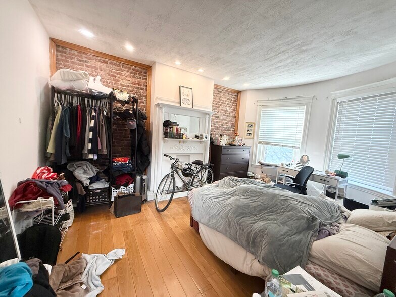 Building Photo - 24 S Huntington Ave