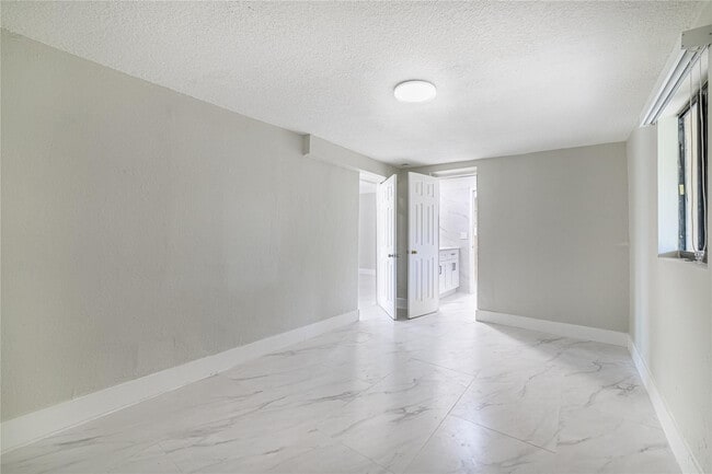 Building Photo - 6220 SW 9th Ct