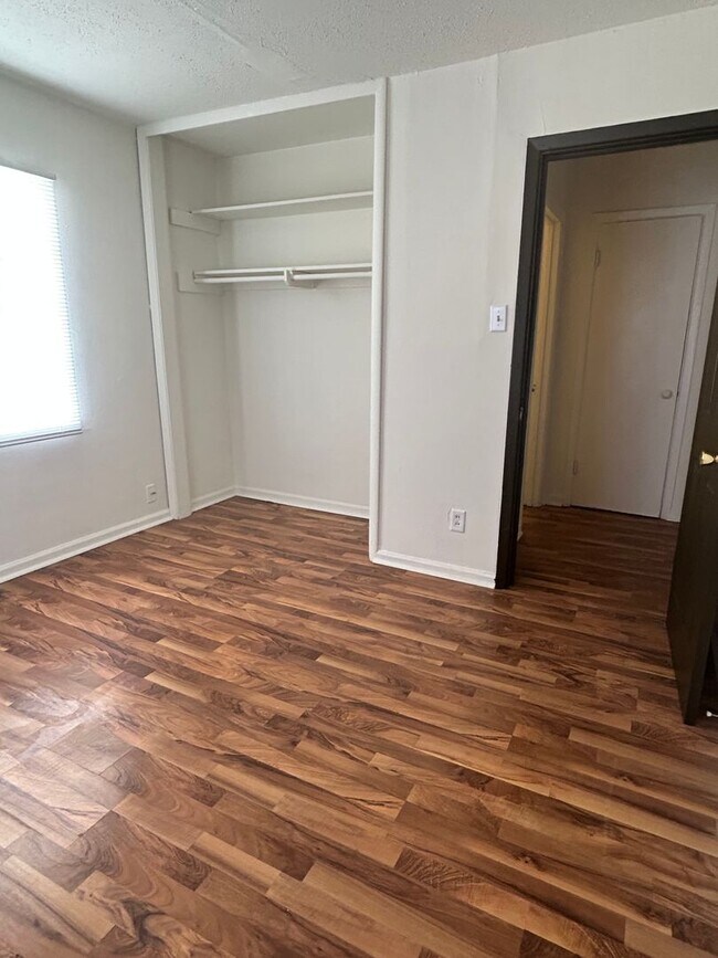 Building Photo - 3362 SW Brendan Ave